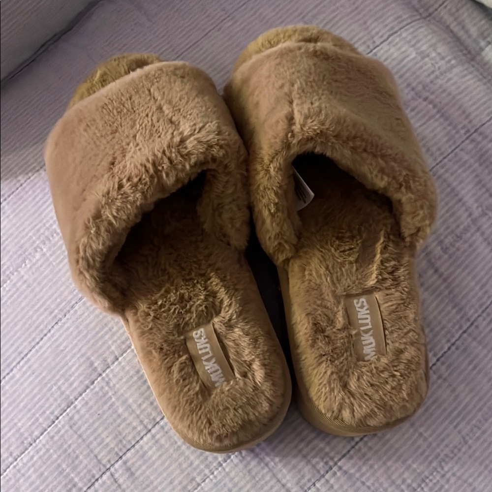 Muk Luks Women's Tan Fuzzy Slippers